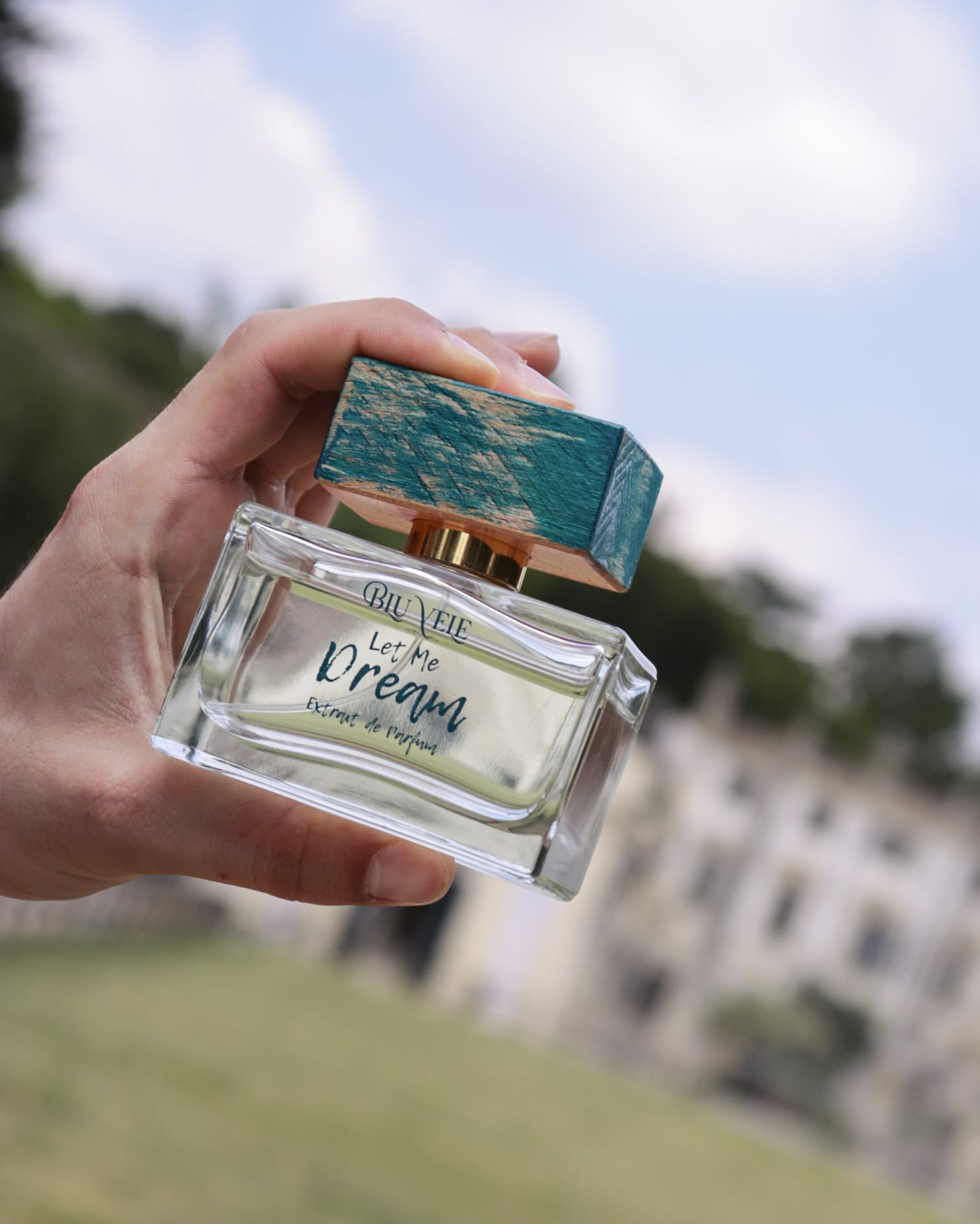 Let Me Dream — extrait de parfum floreale e avvolgente di Blu Vele